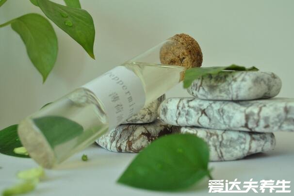 草莓印怎么快速消除，鸡蛋/牙膏/冰块/薄荷/遮瑕膏都可以