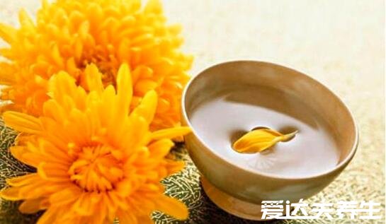 重阳节有哪三个风俗，登高郊游/祭祀敬老/赏菊