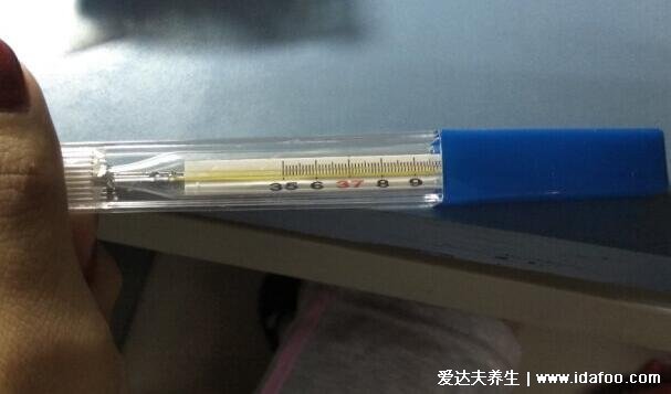 水银体温计打碎了怎么处理，首先开窗通风用硬纸板放容器中