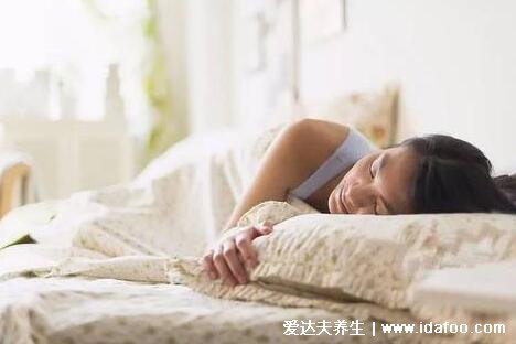 睡觉头东脚西是大忌吗，床位摆放风水很重要(附正确的床头方向)