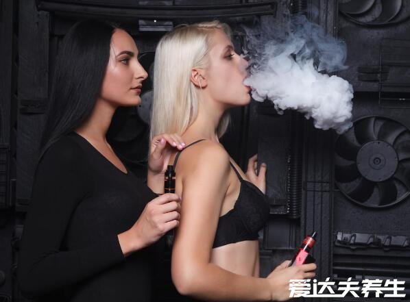 抽了一年电子烟的肺部图片，与普通香烟对比危害还要大