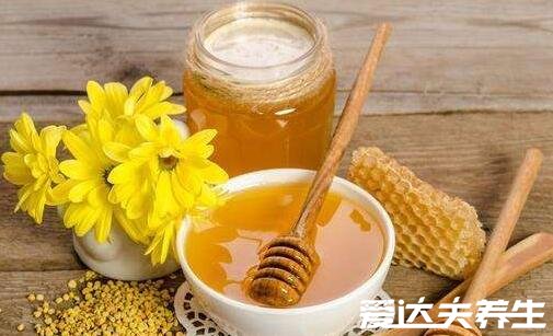 吃螃蟹不能吃什么，西红柿与螃蟹一起严重会中毒(7种相克的食物)