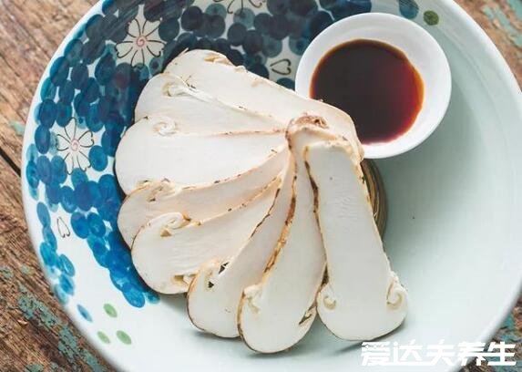 吃松茸的禁忌，与软甲类食物同吃会导致砒霜中毒