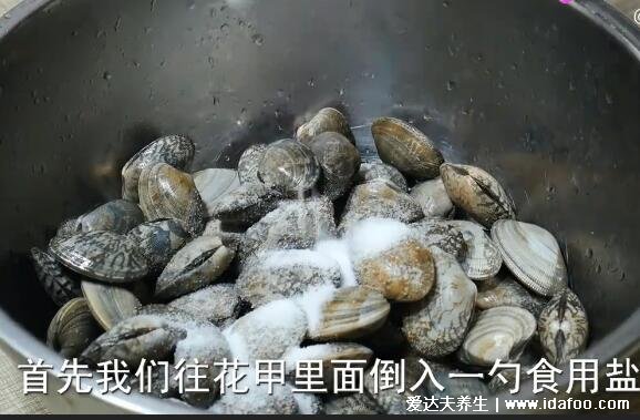 花甲怎么做好吃又简单，附焗花甲视频教程(花甲怎么洗才干净) 