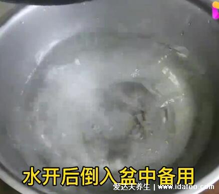 鲫鱼汤怎么炖好喝又营养，超详细鲫鱼豆腐汤视频做法(水要一次加够)