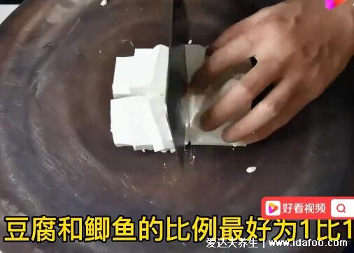 鲫鱼汤怎么炖好喝又营养，超详细鲫鱼豆腐汤视频做法(水要一次加够)