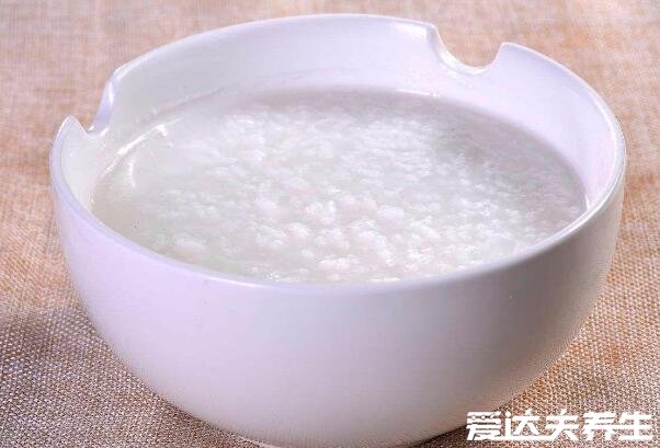 拉肚子吃什么食物好，煮熟的苹果治疗轻度腹泻效果佳