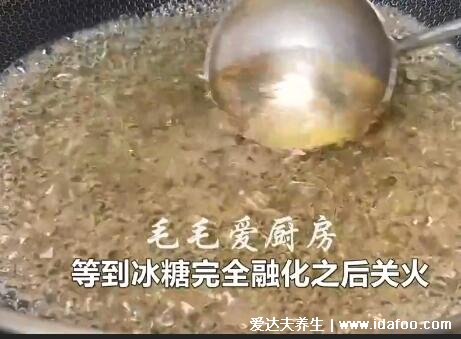 腊八蒜怎么腌制又绿又好吃，这6个步骤都很关键(注意热糖醋浇蒜)