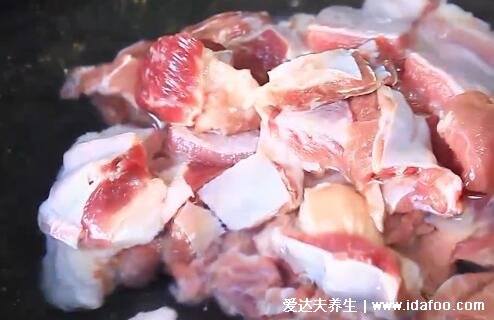 驴肉怎么炖好吃又烂，土豆红烧驴肉好吃没有腥味(附视频做法)