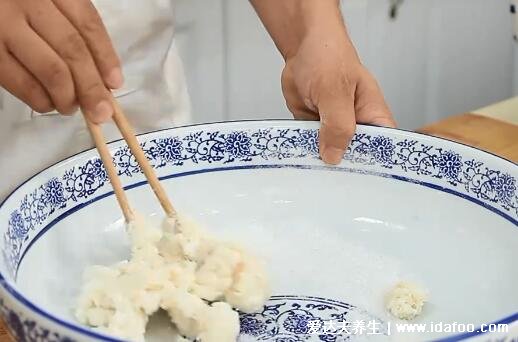 南瓜饼怎么做又酥又脆，从调制南瓜饼开始教你制作(附详细步骤视频)