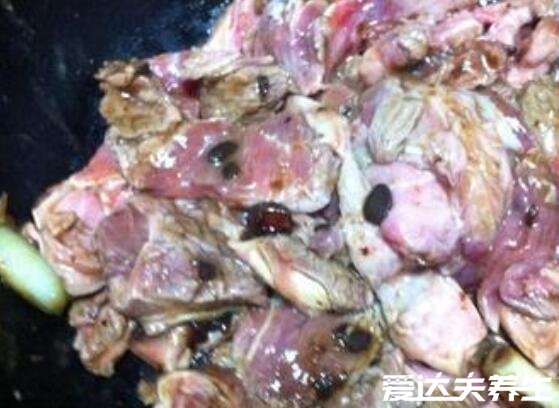 牛肉怎么炖好吃又烂，除了焯水要用冷水外还有这些步骤要牢记