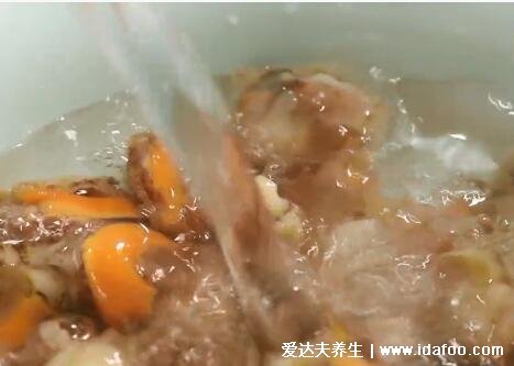 扇贝肉怎么做好吃，试试韭菜炒扇贝肉有视频(附扇贝清洗方法)